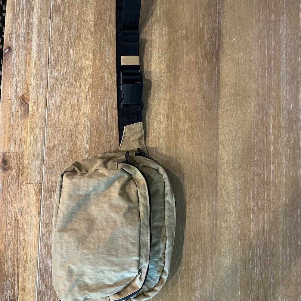 BAGGU Tan and Black Crossbody Bag Durable and Stylish